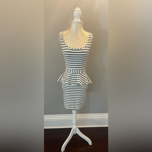 BEBE GREY/WHITE STRIPE  Peplum Style Dress w/Back Zip Closures,  XS - Picture 3 of 15